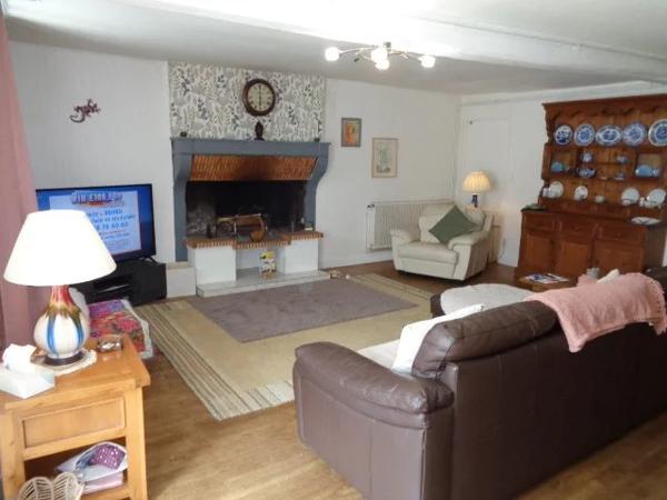 Charmante maison de village à 3 chambres avec granges et jardin privé