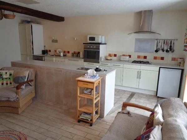 Charmante maison de village à 3 chambres avec granges et jardin privé