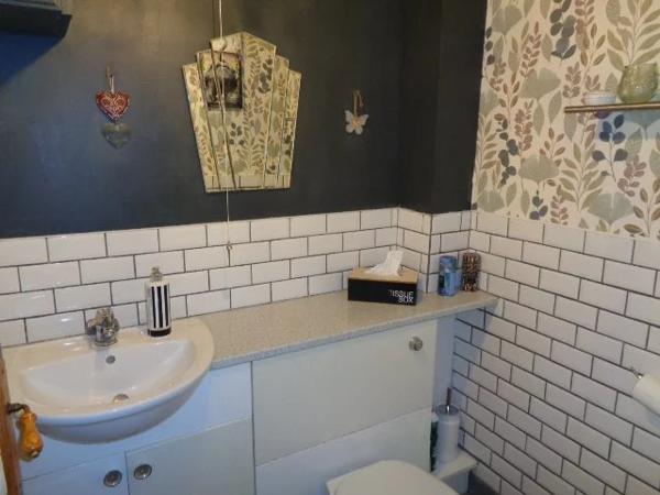 Charmante maison de village à 3 chambres avec granges et jardin privé