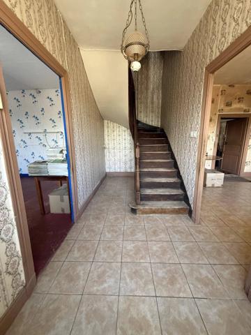 Maison de caractère à rénover – Beau potentiel