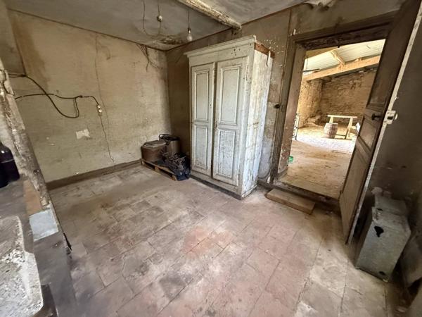 Maison de caractère à rénover – Beau potentiel