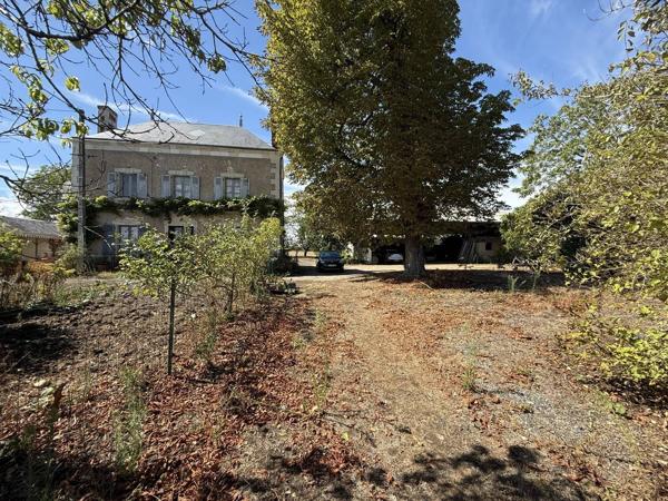 Maison de caractère à rénover – Beau potentiel