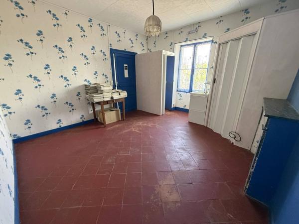 Maison de caractère à rénover – Beau potentiel