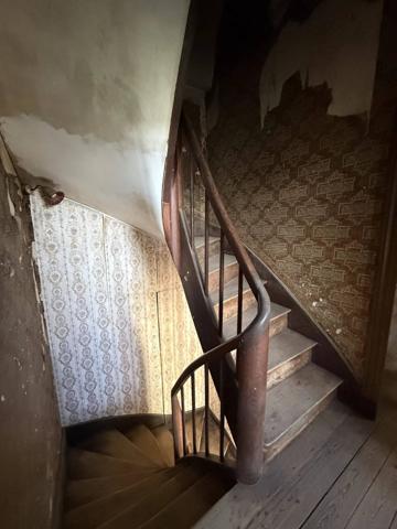 Maison de caractère à rénover – Beau potentiel