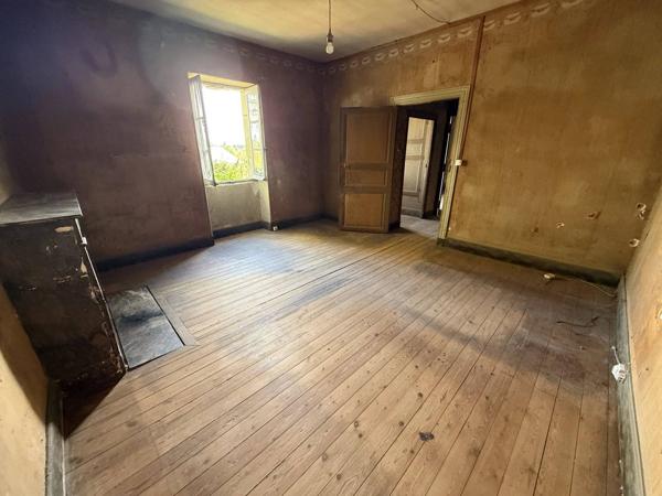 Maison de caractère à rénover – Beau potentiel