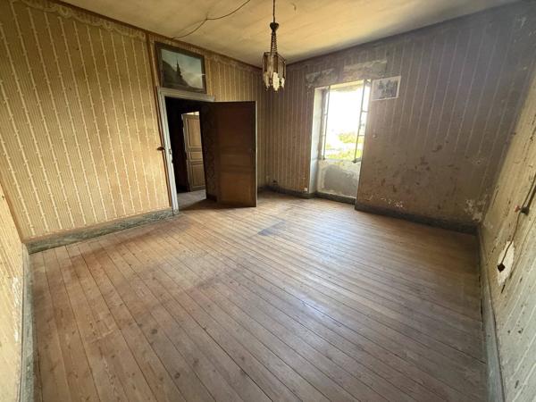 Maison de caractère à rénover – Beau potentiel