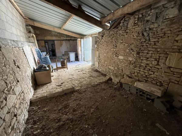 Maison de caractère à rénover – Beau potentiel