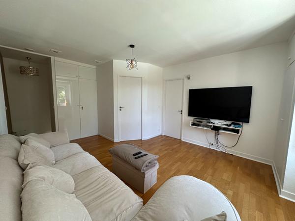 Maison à vendre à Verrières-le-Buisson ,Quartier recherché, en lisière de forêt, terrain de 2 398 m² avec piscine