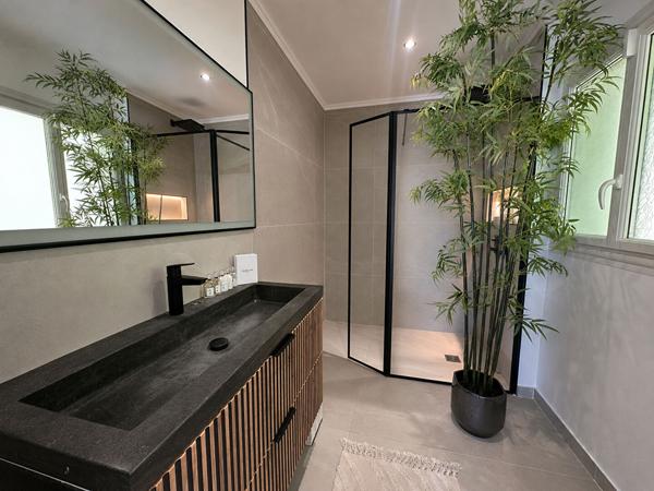 Maison à vendre à Verrières-le-Buisson ,Quartier recherché, en lisière de forêt, terrain de 2 398 m² avec piscine