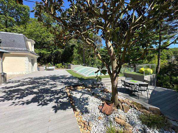 Maison à vendre à Verrières-le-Buisson ,Quartier recherché, en lisière de forêt, terrain de 2 398 m² avec piscine