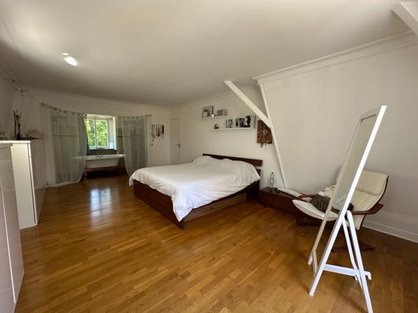Maison à vendre à Verrières-le-Buisson ,Quartier recherché, en lisière de forêt, terrain de 2 398 m² avec piscine