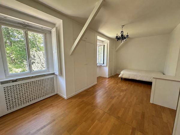 Maison à vendre à Verrières-le-Buisson ,Quartier recherché, en lisière de forêt, terrain de 2 398 m² avec piscine