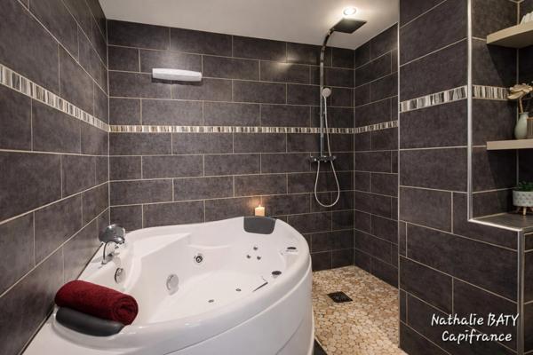 T3/T4 de 81m²- Grande pièce à vivre de 42m², modularité et confort : une opportunité à saisir - Centre à pied