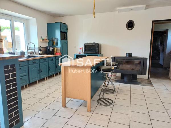 A 20 minutes du Mont Saint Michel ou encore 20 minutes de FOUGERES, très belle longère non mitoyenne....