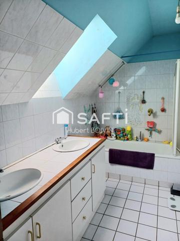 A 20 minutes du Mont Saint Michel ou encore 20 minutes de FOUGERES, très belle longère non mitoyenne....