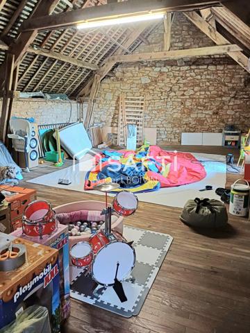 A 20 minutes du Mont Saint Michel ou encore 20 minutes de FOUGERES, très belle longère non mitoyenne....