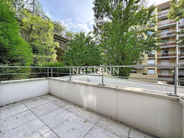 ISSY LES MOULINEAUX - QUARTIER LA FERME - Vente Appartement 3 pièces traversant avec balcon