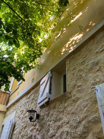 LA ROQUE D'ANTHERON - Maison familiale