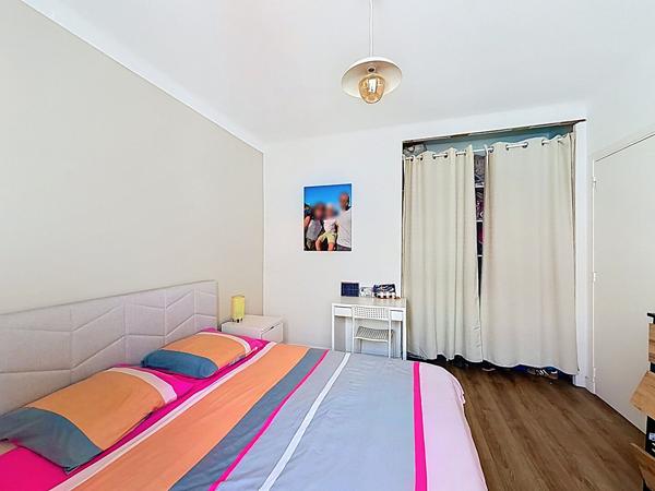 Nice Borriglione. Lumineux 3 pièces traversant avec trois balcons en étage élevé
