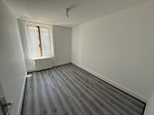 Maison de ville rénovée avec garage