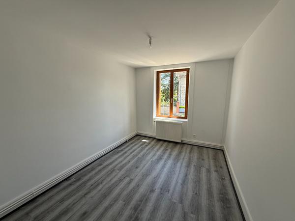 Maison de ville rénovée avec garage