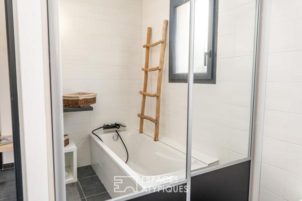 En Ardèche, maison de village contemporaine et insolite.