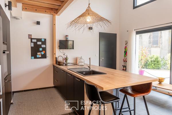 En Ardèche, maison de village contemporaine et insolite.