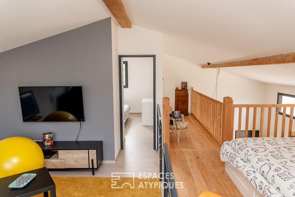 En Ardèche, maison de village contemporaine et insolite.