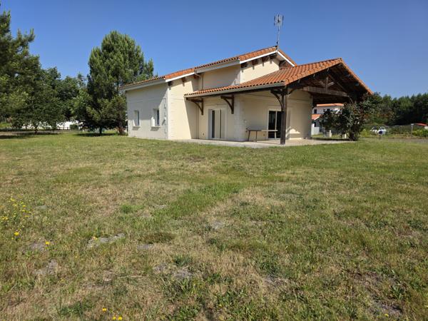 Maison
         6 pièces
        - 139 m² 470 000 € *