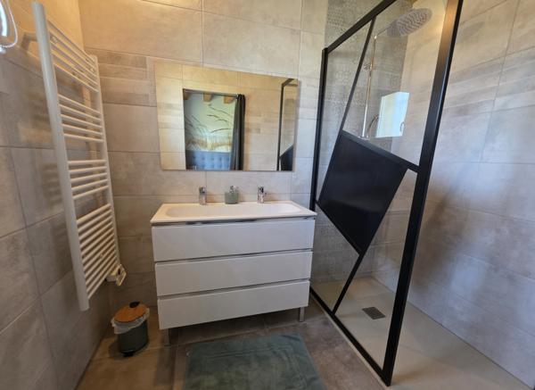 Maison
         6 pièces
        - 139 m² 470 000 € *