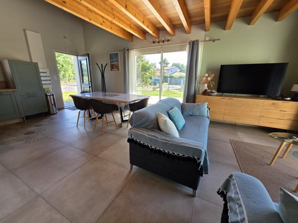 Maison
         6 pièces
        - 139 m² 470 000 € *