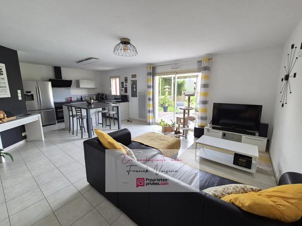 A VENDRE en Exclusivité aux Herbiers, proximité St Paul en Pareds, maison avec 2 chambres et 1 bureau sur une parcelle de 426 m2