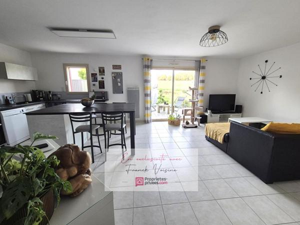 A VENDRE en Exclusivité aux Herbiers, proximité St Paul en Pareds, maison avec 2 chambres et 1 bureau sur une parcelle de 426 m2