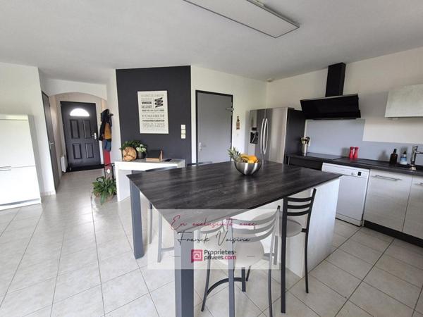 A VENDRE en Exclusivité aux Herbiers, proximité St Paul en Pareds, maison avec 2 chambres et 1 bureau sur une parcelle de 426 m2