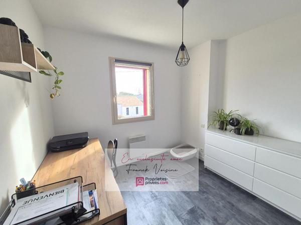 A VENDRE en Exclusivité aux Herbiers, proximité St Paul en Pareds, maison avec 2 chambres et 1 bureau sur une parcelle de 426 m2