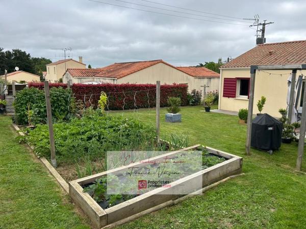 A VENDRE en Exclusivité aux Herbiers, proximité St Paul en Pareds, maison avec 2 chambres et 1 bureau sur une parcelle de 426 m2