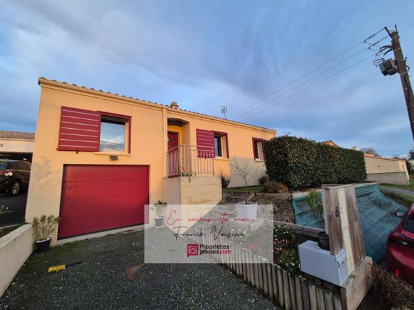 A VENDRE en Exclusivité aux Herbiers, proximité St Paul en Pareds, maison avec 2 chambres et 1 bureau sur une parcelle de 426 m2
