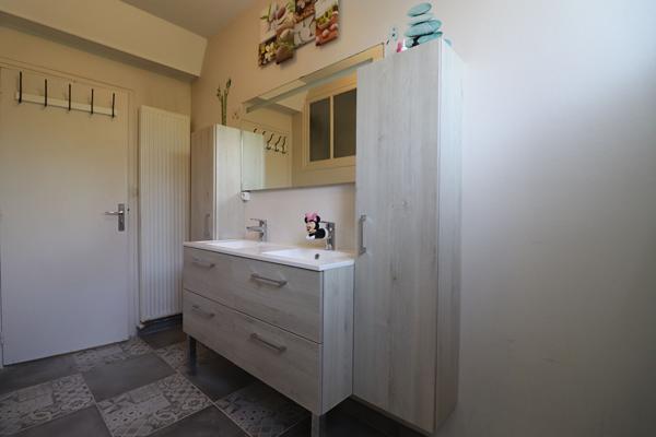 Maison sur sous-sol 3 chambres + 1 bureau+ entrepôt  Marzy, 5 minutes de Nevers, artisan, activité indépendante