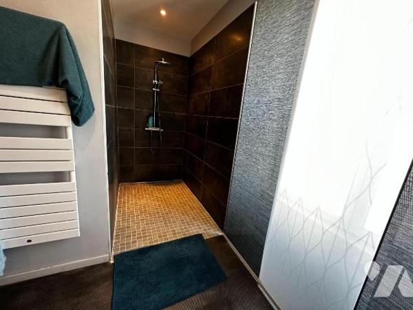 A 10 minutes de l'autoroute A6, et à 10 minutes d'une gare,  maison ancienne rénovée avec goût,...