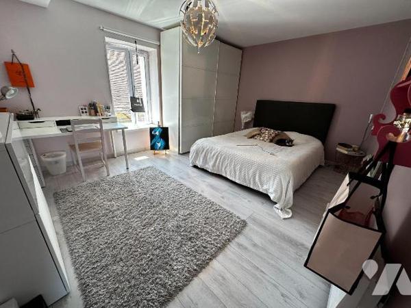 A 10 minutes de l'autoroute A6, et à 10 minutes d'une gare,  maison ancienne rénovée avec goût,...