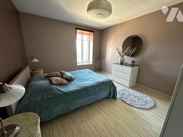 A 10 minutes de l'autoroute A6, et à 10 minutes d'une gare,  maison ancienne rénovée avec goût,...