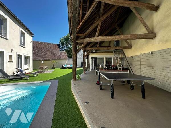 A 10 minutes de l'autoroute A6, et à 10 minutes d'une gare,  maison ancienne rénovée avec goût,...