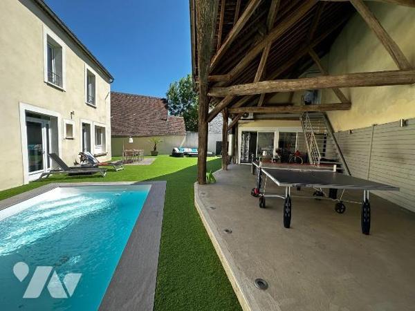 A 10 minutes de l'autoroute A6, et à 10 minutes d'une gare,  maison ancienne rénovée avec goût,...