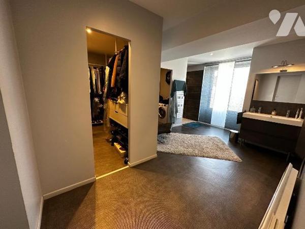 A 10 minutes de l'autoroute A6, et à 10 minutes d'une gare,  maison ancienne rénovée avec goût,...