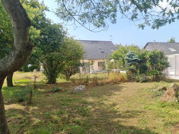 Commerces et commodités à pied - Spacieuse maison familliale avec grand terrain divisible