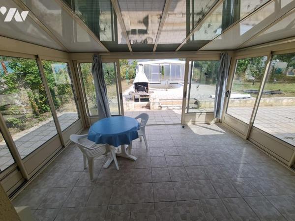 Commerces et commodités à pied - Spacieuse maison familliale avec grand terrain divisible