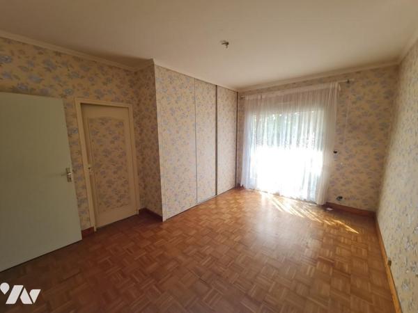 Commerces et commodités à pied - Spacieuse maison familliale avec grand terrain divisible