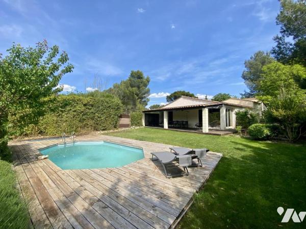 VILLENEUVE-LES-AVIGNON, villa de plain-pied avec 3 chambres, piscine et garage