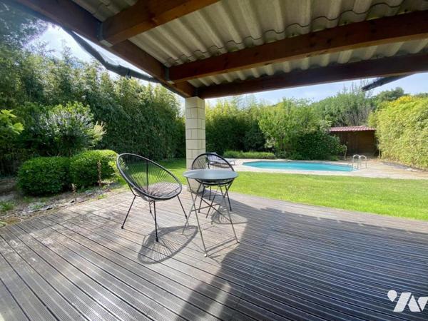 VILLENEUVE-LES-AVIGNON, villa de plain-pied avec 3 chambres, piscine et garage