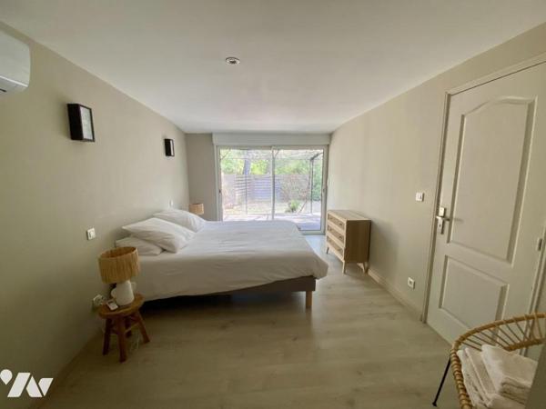 VILLENEUVE-LES-AVIGNON, villa de plain-pied avec 3 chambres, piscine et garage